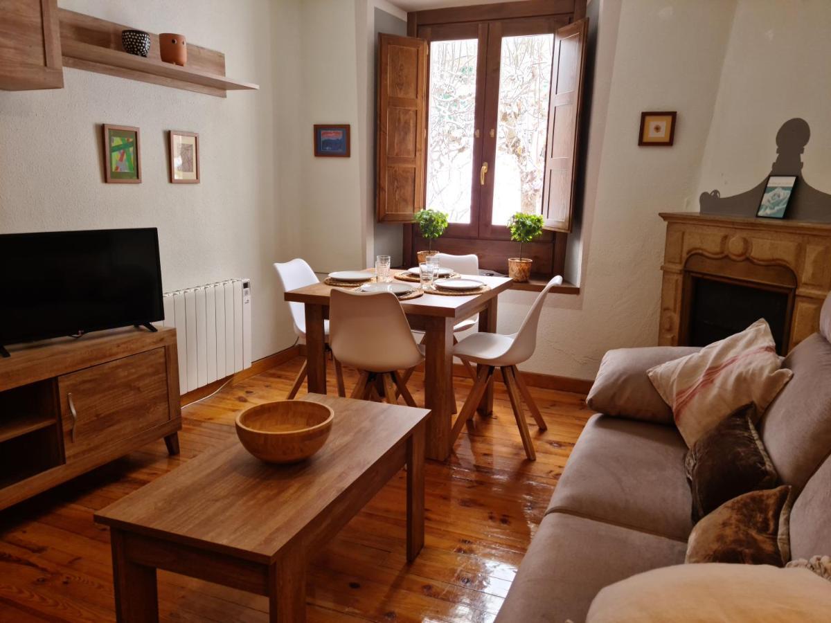 Espectacular Apartamento Reformado En Edificio Historico, Con Wifi Canfranc Kültér fotó