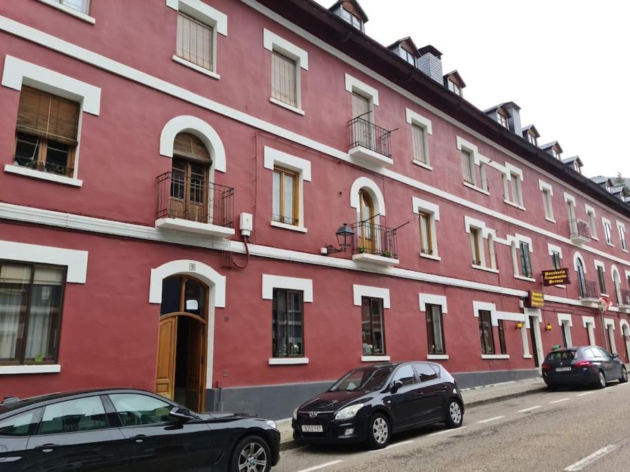 Espectacular Apartamento Reformado En Edificio Historico, Con Wifi Canfranc Kültér fotó